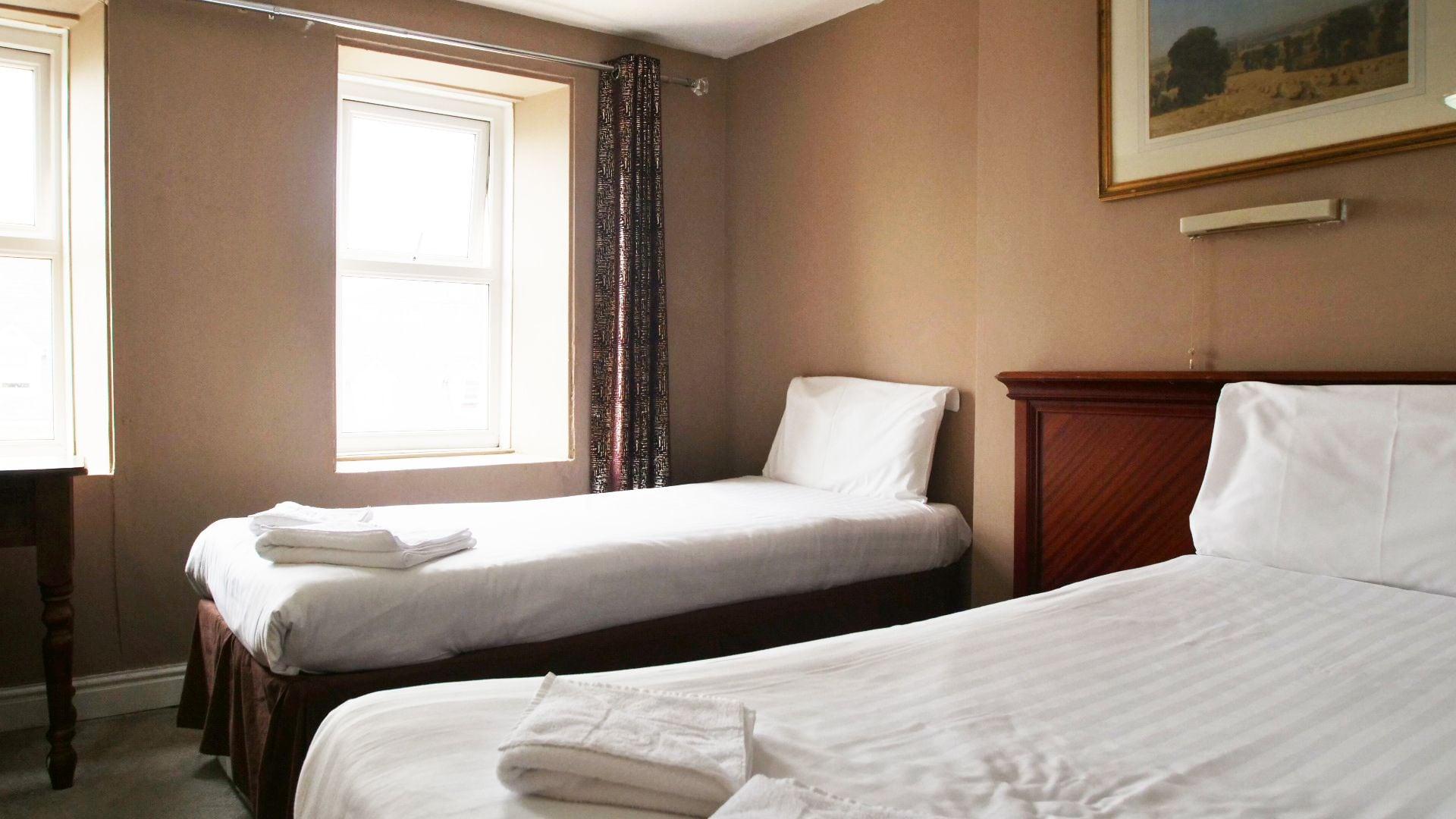 The Broadway Hotel لاندودنو المظهر الخارجي الصورة