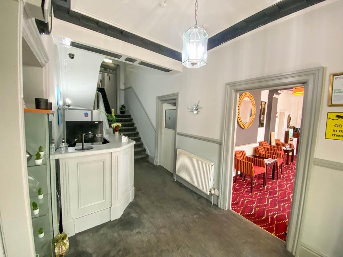 The Broadway Hotel لاندودنو المظهر الخارجي الصورة