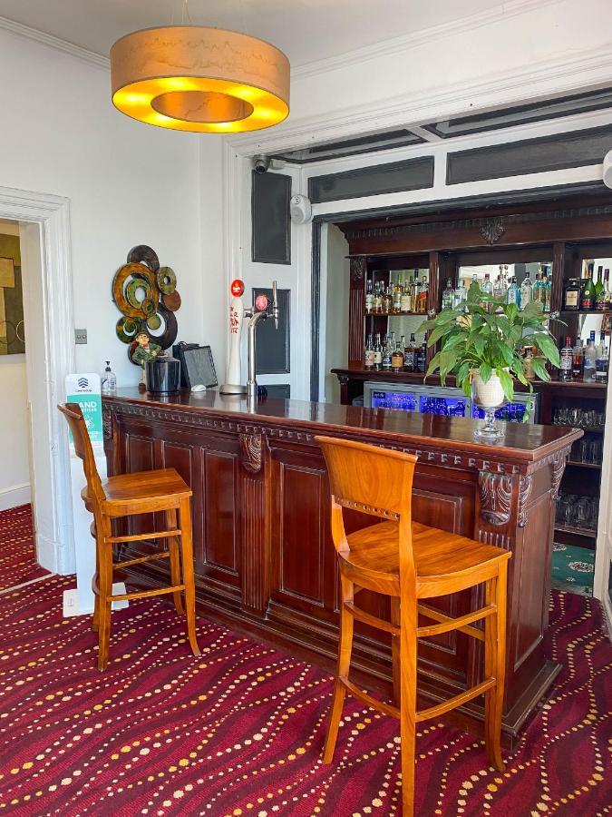 The Broadway Hotel لاندودنو المظهر الخارجي الصورة