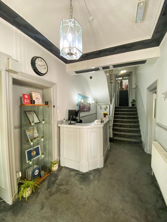 The Broadway Hotel لاندودنو المظهر الخارجي الصورة