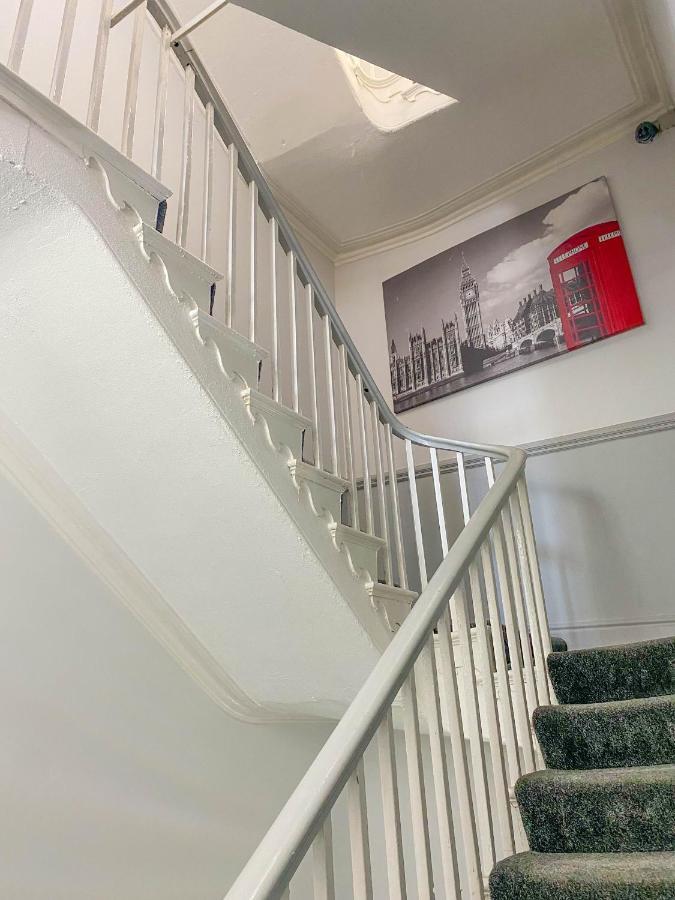 The Broadway Hotel لاندودنو المظهر الخارجي الصورة