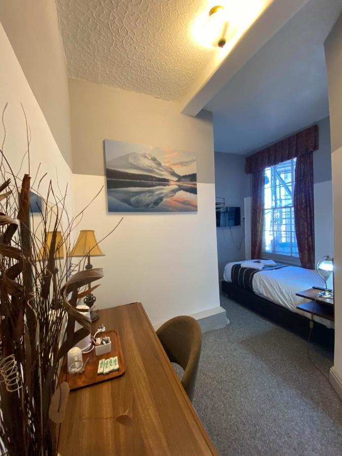 The Broadway Hotel لاندودنو المظهر الخارجي الصورة