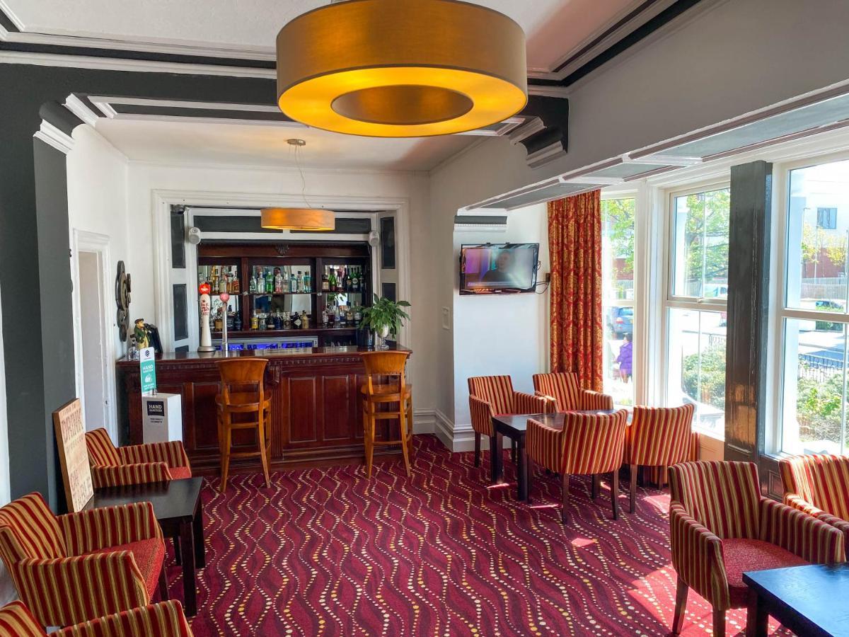 The Broadway Hotel لاندودنو المظهر الخارجي الصورة