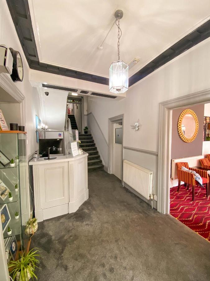 The Broadway Hotel لاندودنو المظهر الخارجي الصورة