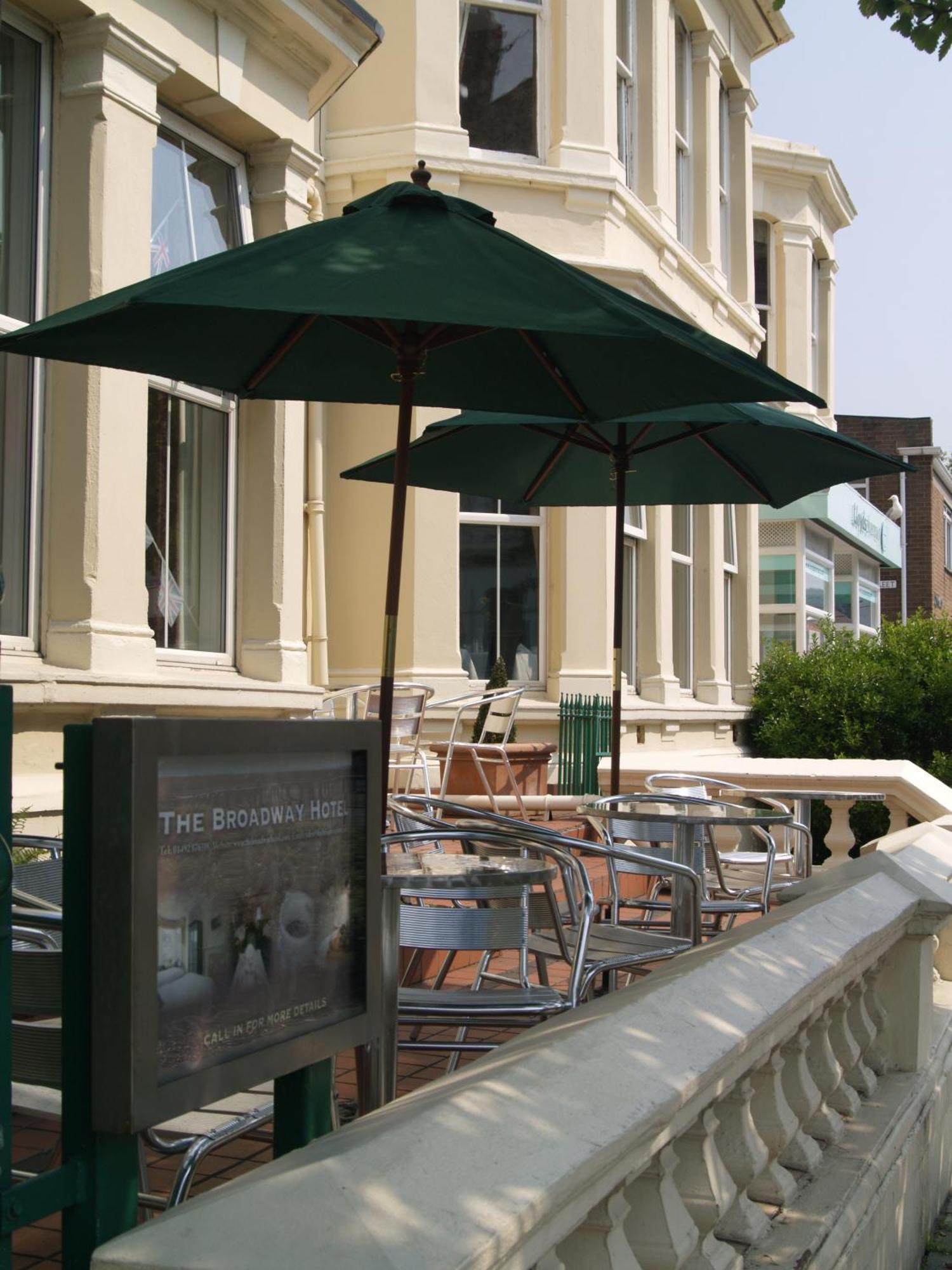 The Broadway Hotel لاندودنو المظهر الخارجي الصورة