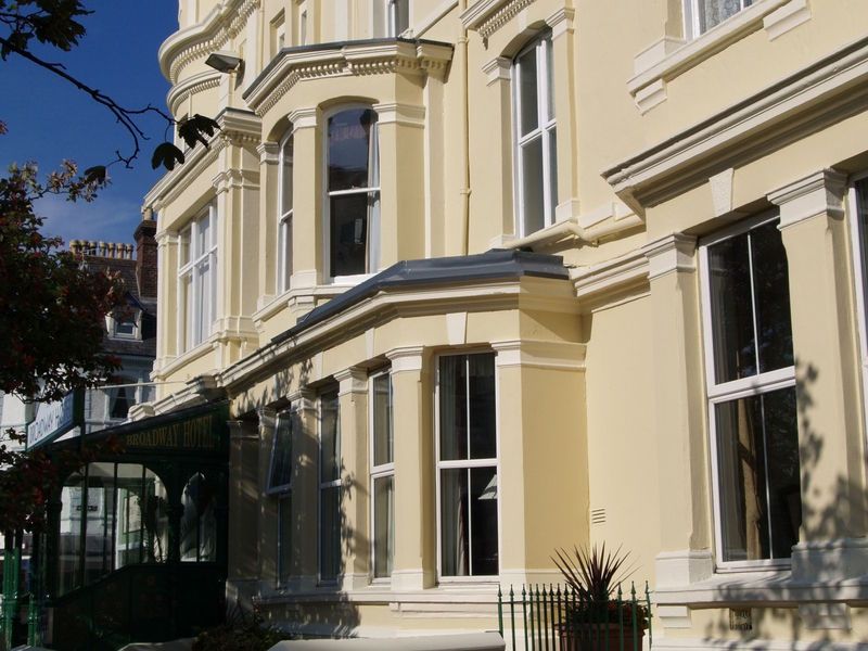 The Broadway Hotel لاندودنو المظهر الخارجي الصورة