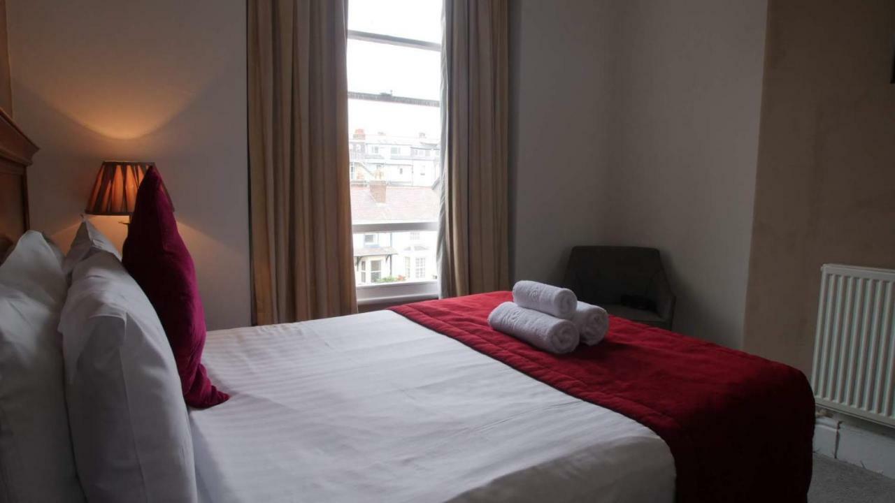The Broadway Hotel لاندودنو المظهر الخارجي الصورة